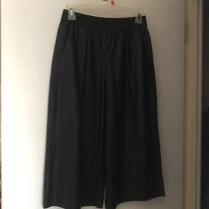 Three-quarter,under knees leather pants